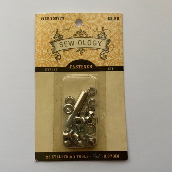 sew-ology Other - 2011 Sew-ology Fastener 25 eyelets 2 tools 5/32 inch 3.97mm 759779